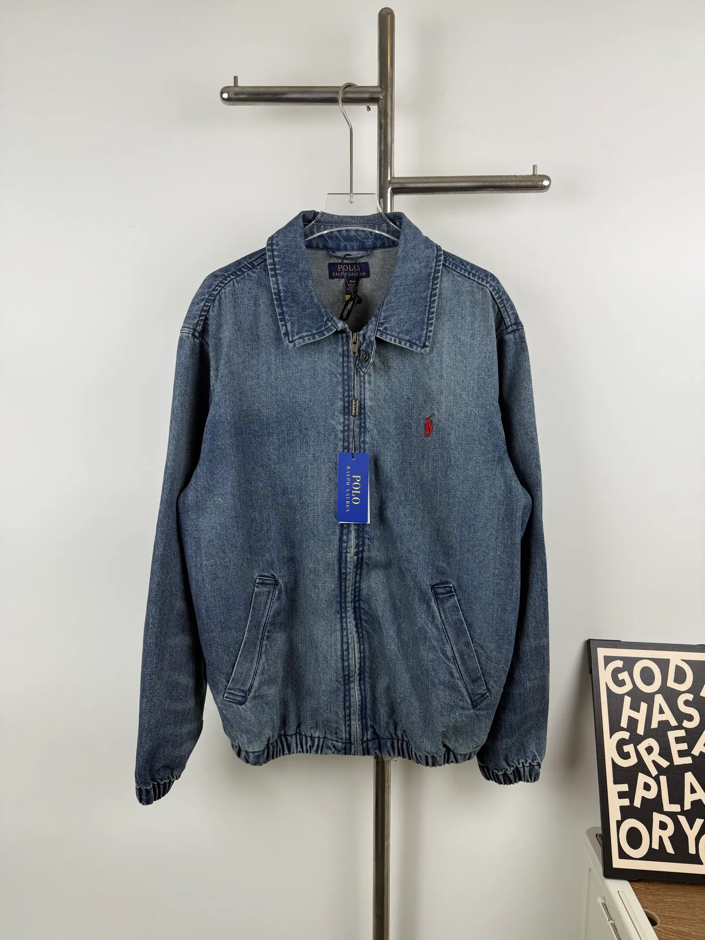P360 model number K4 Ralph Lauren/Ralph Lauren 25 spring and autumn new Bayport washed denim jackets are the same for men and women. The top replica version is different from the market currency. Imported 10,000-needle embroidery, full of details. Different from the ordinary version in the market, don’t be confused. Re-engraving is not embarrassing, whoever fakes it is embarrassed. The same style can be used by both men and women. Size: S M L XL